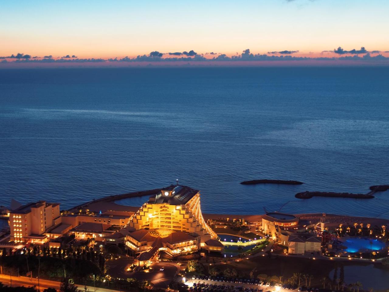 Sheraton Okinawa Sunmarina Resort Onna Kültér fotó